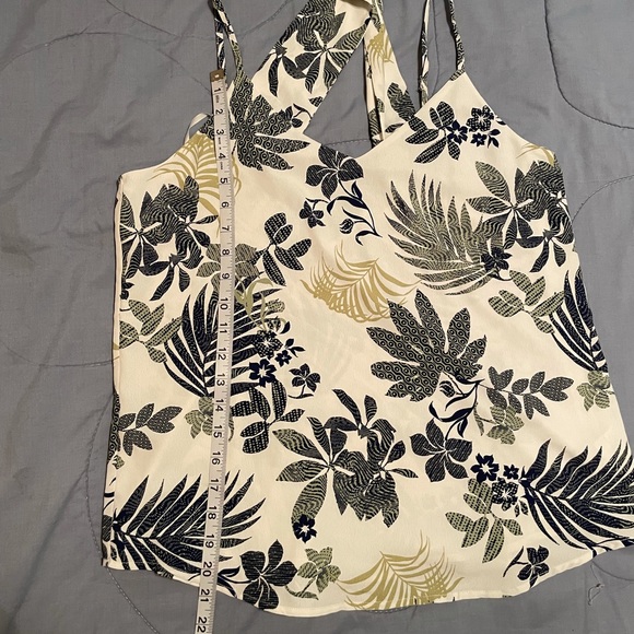 💐 3/ $15 Floral/ Leaves Top with Tie Back - Picture 7 of 9